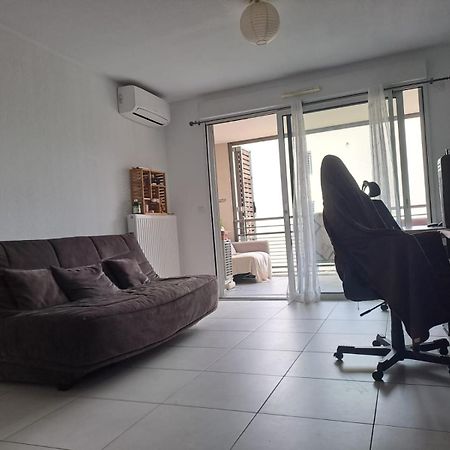 Appartement T2 Avec Terrasse, 5 Min De La Plage Fréjus Exteriér fotografie