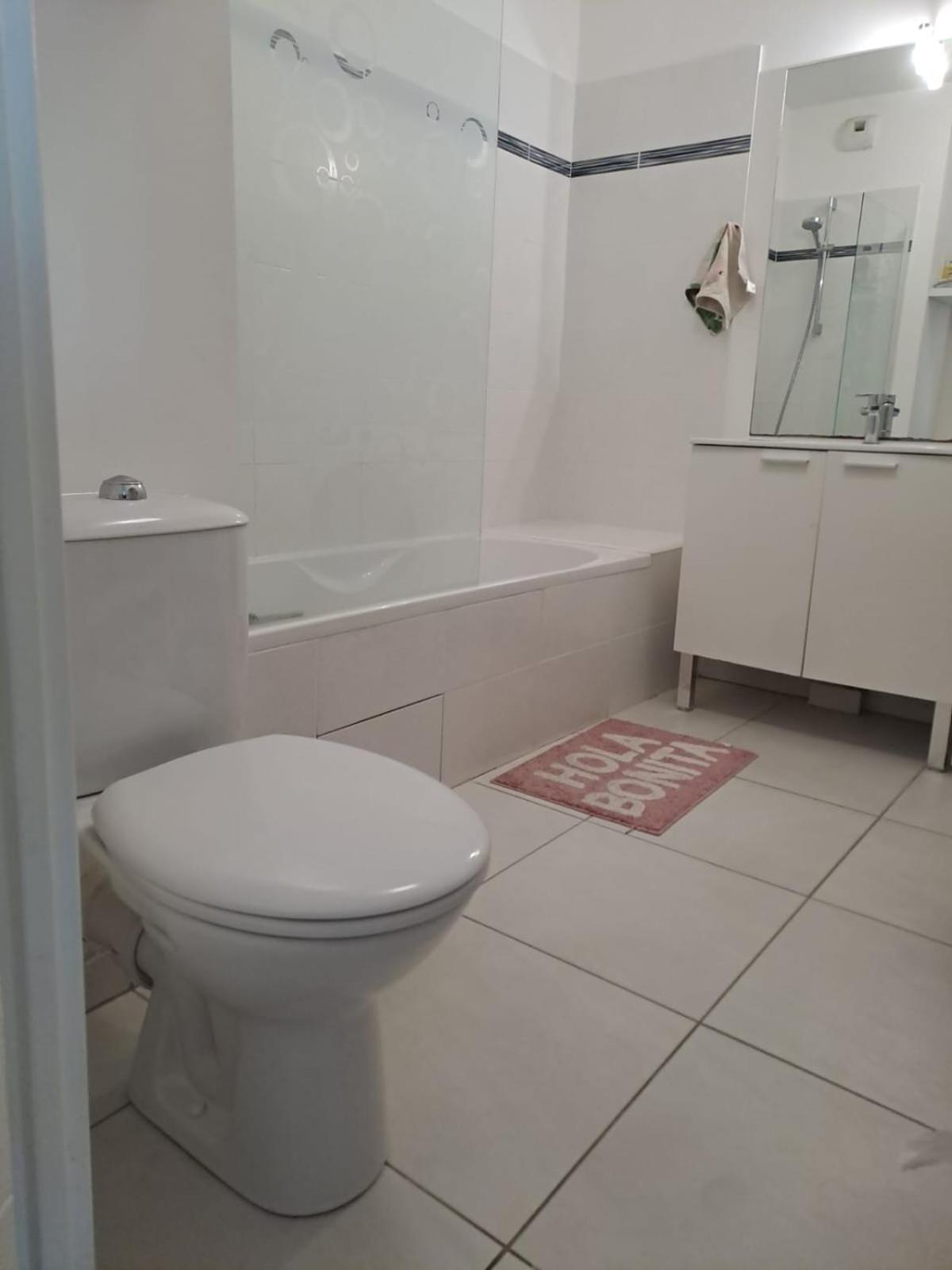 Appartement T2 Avec Terrasse, 5 Min De La Plage Fréjus Exteriér fotografie